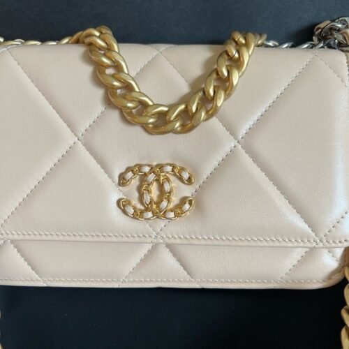 chanel 19 wallet on chain